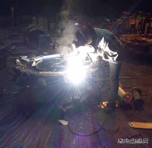 轿子山煤矿：组织检修采煤机