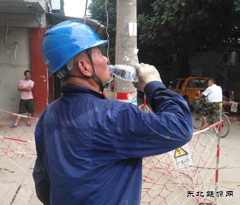 国网四川广汉市供电公司：烈日下抢修  为高考护航