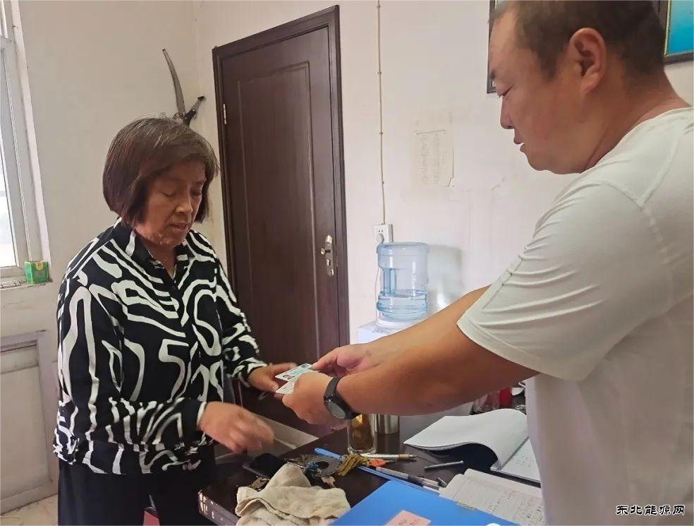 蒲白中心社区：拾金不昧暖人心  共产党员显担当