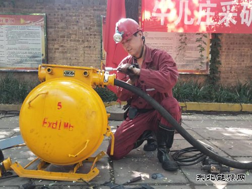新闻照片：牛儿庄采矿公司开展电器开关敷线实操比赛