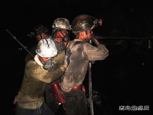 图文：煤矿深处的璀璨星光