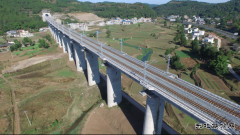特写：巴山蜀水建铁路  奋战兰渝拓通途