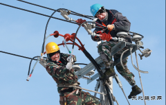 兴凯湖电业局：兴凯湖畔战冰排保供电