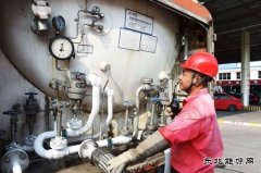 西宁加气站：冰火两重天 全力保供气