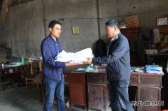 兴凯湖电业局：局工会主席唐文德到庆丰供电局送温暖