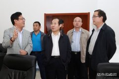 铜川矿业公司执行董事、总经理王蓬深入下石节矿调研指导工作