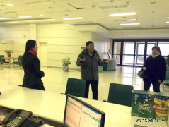 兴凯湖电业局：局工会主席唐文德节前慰问95598客服人员