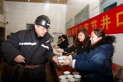 古城煤矿：元宵佳节送平安