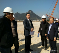 浙江省临海市委副书记、代市长梅式苗到金台铁路6标调研