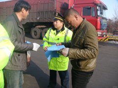 玛纳斯路政管理局：榆树沟超限检测站多种形式宣传治超新规
