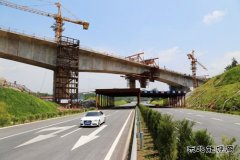 中铁二十一局：江西昌赣客专跨兴赣高速特大桥月底合龙全桥完工