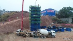 江西：兴泉铁路兴宁4标首根桥墩率先浇筑完工