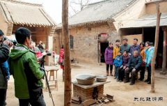 洛阳热电：为扶贫村民拍摄“全家福”