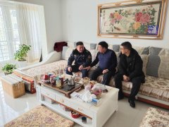 布尔津路政海事局：春节前夕慰问退休干部及南疆支教人员家属