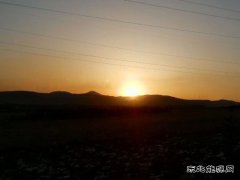 七、八点钟的矿山（摄影作品）