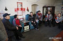 潞安焦化：节前慰问困难职工 顶风冒雪显真情