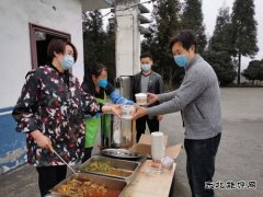 黔金煤业：党员志愿者“帮厨”助战疫