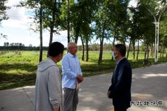 兴凯湖电业公司：党徽闪耀迎七一 关注问慰老党员