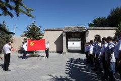 内蒙古分公司：参观乌兰夫故居　重温红色记忆