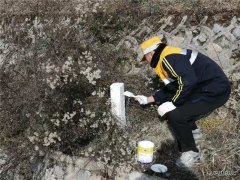 蒲白矿业铁路运输公司：为保安全亲率队  跋山涉水除隐患