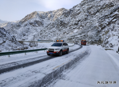 富蕴执法大队：积极应对强降雪天气 确保道路安全畅通