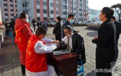 蒲白建庄矿业公司开展“学雷锋、树新风” 团青服务一条街活动