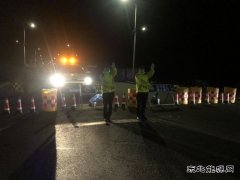 哈巴河执法大队：保驾桥梁拆除施工，护航群众平安出行