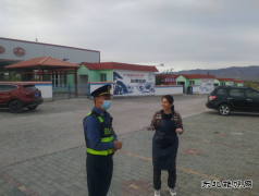 阿勒泰执法支队富蕴执法大队：开展路域环境整治“秋季攻势”