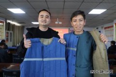 河南完美体育义煤公司千秋煤矿：暖心棉马甲暖心窝