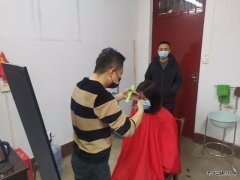 蒲白技工学/02/yixiangushi/2022/0811/：“夫子”变“托尼”，解决“头顶之忧”