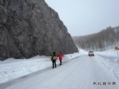 阿勒泰执法支队哈巴河执法大队：加强联合巡查确保道路安全稳定