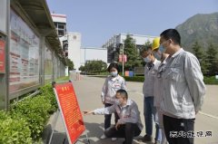 赞！山西运城永济：九旬老人路边跌倒 爱心青年援手相救