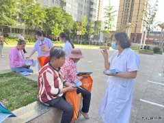 白水马南联合党委：义诊进社区  情暖居民心
