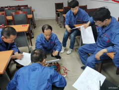 张家峁矿业公司掘进五工区：“师带徒”强技能  “传帮带”结硕果