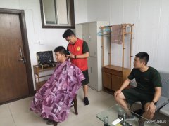 义务理发、精神焕发