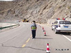阿勒泰执法支队富蕴执法大队：节日我在岗 排隐患保畅通