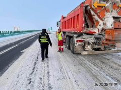：Ｖ捶ù蠖恿瞎     交警、养护部门开展春节节前联合巡查