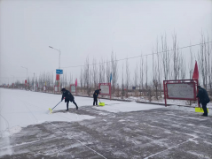 榆树泉煤矿：清扫路面雪 保障道路安全畅通