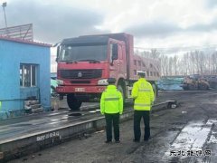 阿勒泰执法支队哈巴河执法大队：加强超限治理 保障公路安全