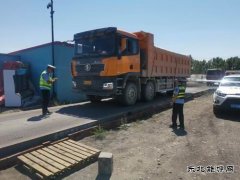 哈巴河执法大队：路警联合不放松 严守治超安全线