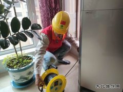 伊春供电公司：防汛期间帮七旬老人安装备用电源