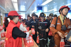 中煤新集板集煤矿：福满中秋 浓情矿山