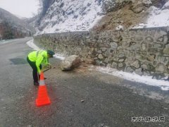阿勒泰执法支队哈巴河执法大队：联合巡查 除雪保畅