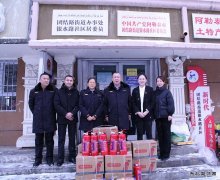 阿勒泰执法支队开展“寒冬送温暖、新年嘱安全”慰问活动