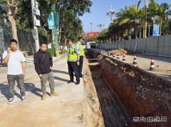 西双版纳支队景洪大队查处擅自占用、挖掘公路违法行为
