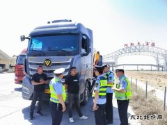 富蕴执法大队：联合查处大件运输违法行为