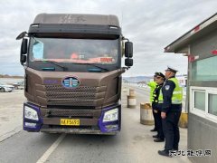 阿勒泰执法支队富蕴执法大队：开展“秋季治超攻坚”专项行动