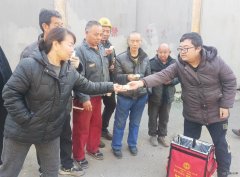 牛儿庄采矿公司：红背包”慰问鼓劲加油到班组