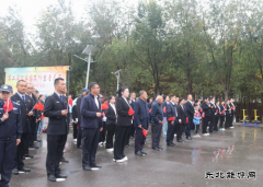 福海执法大队：国庆升旗映初心 重温誓词担使命