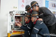 中煤新集公司利辛矿业团委：青蓝相接传薪火 劳模带徒筑匠心